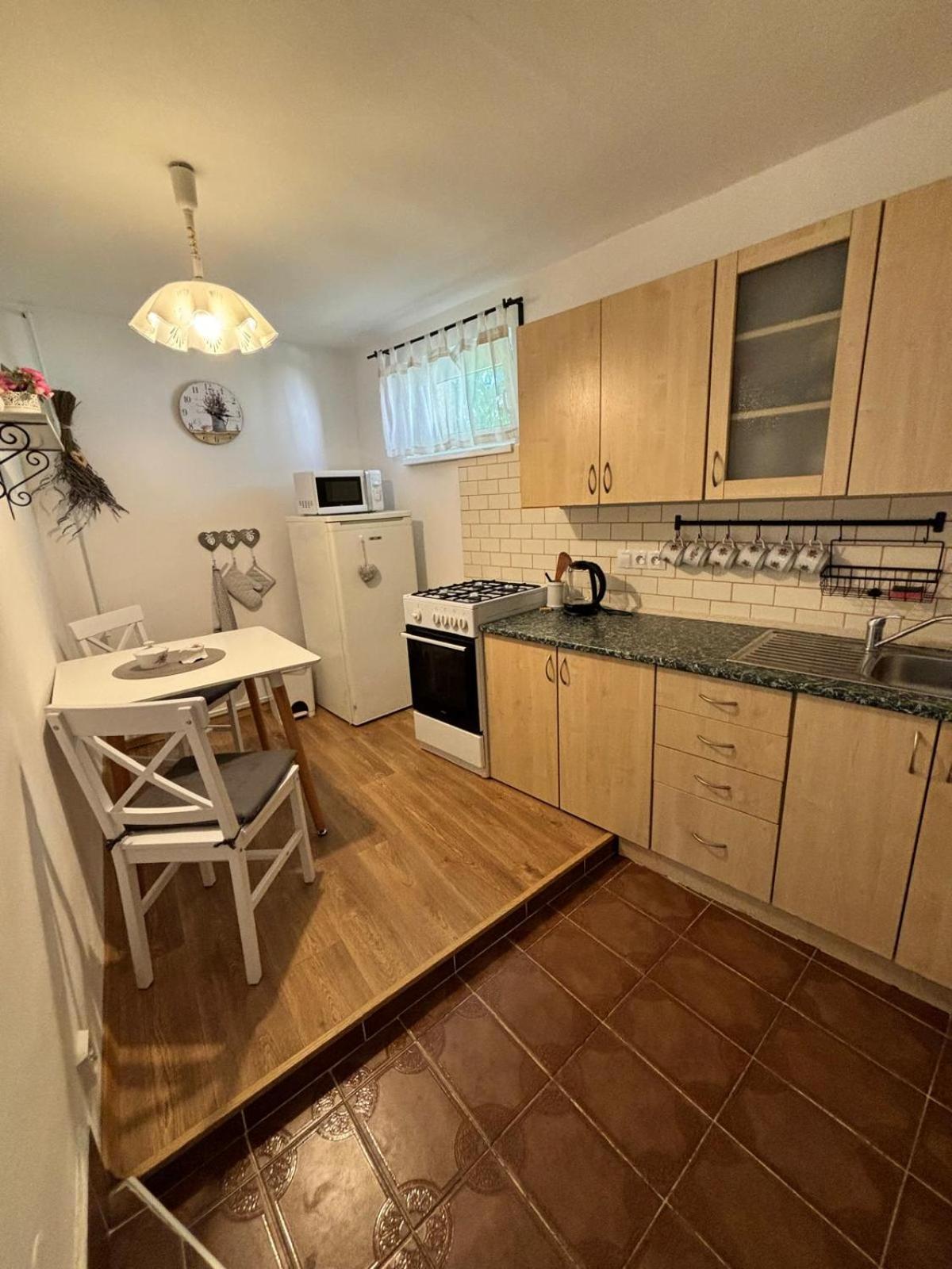 Apartman Vendy Karlovy Vary Bagian luar foto