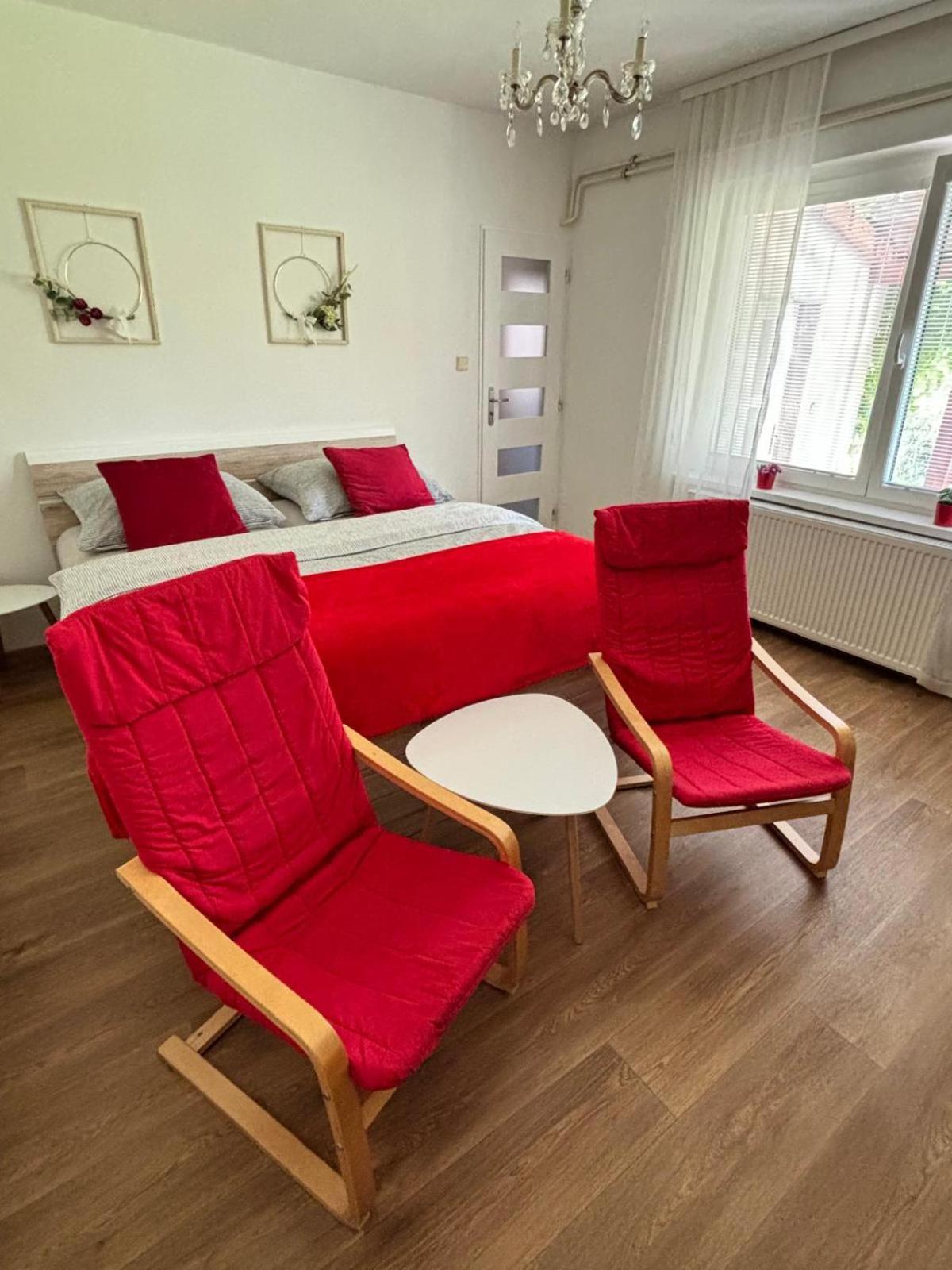Apartman Vendy Karlovy Vary Bagian luar foto