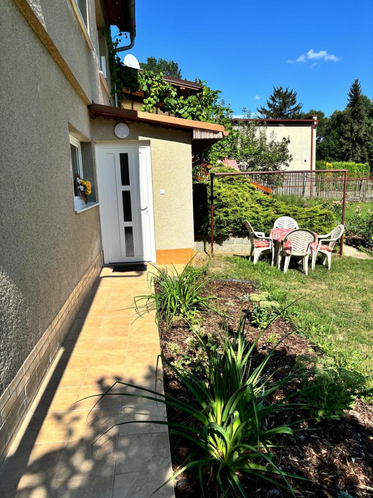 Apartman Vendy Karlovy Vary Bagian luar foto